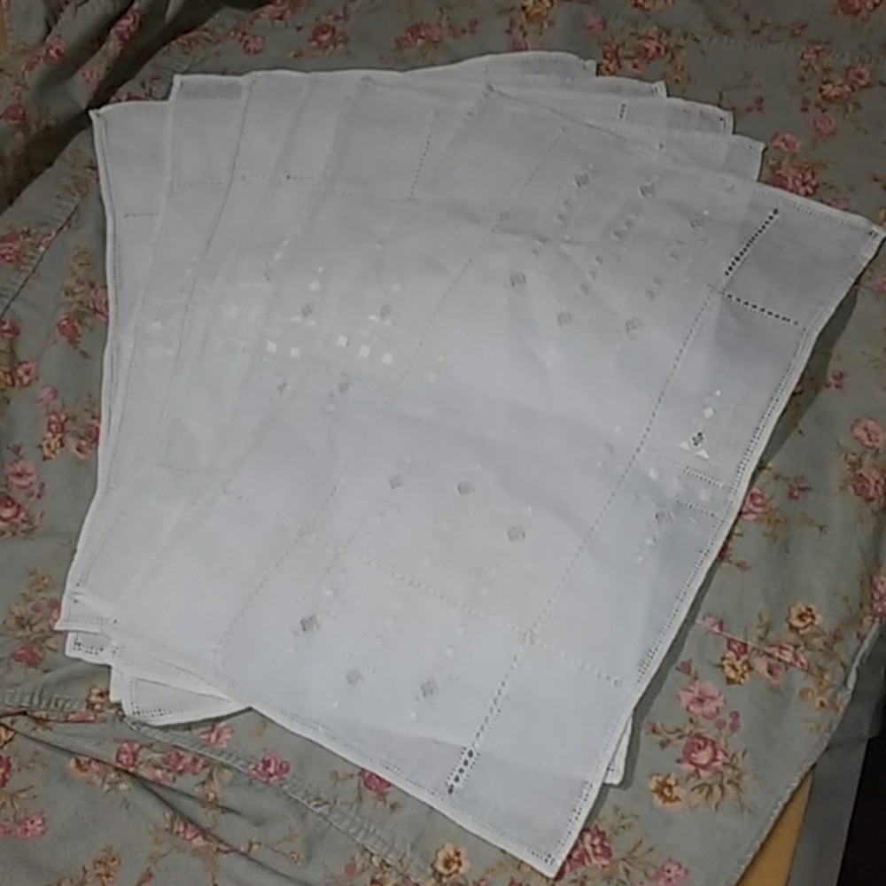 8VINTAGE WHITE LINEN ART DECO NAPKINS
